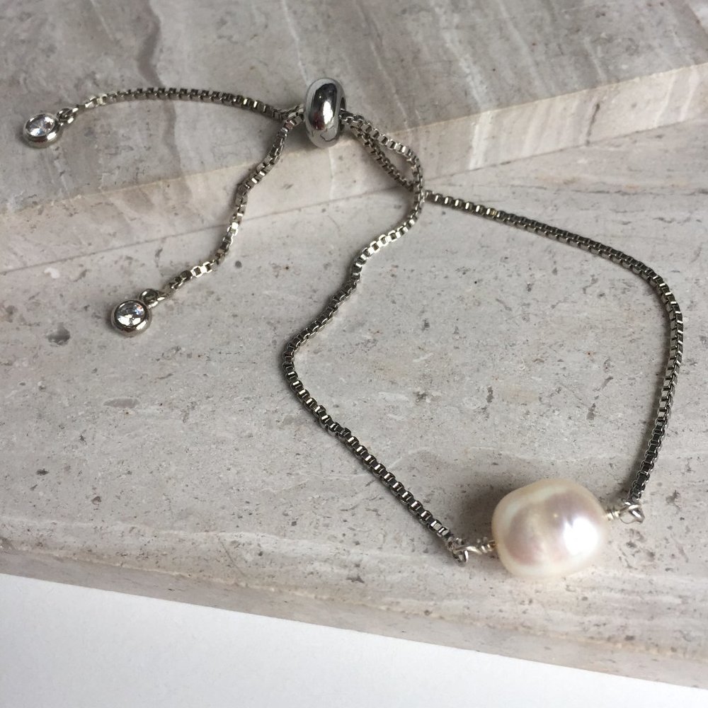 Single Freshwater Pearl Adjustable Silver Bracelet - Picture 1 of 3